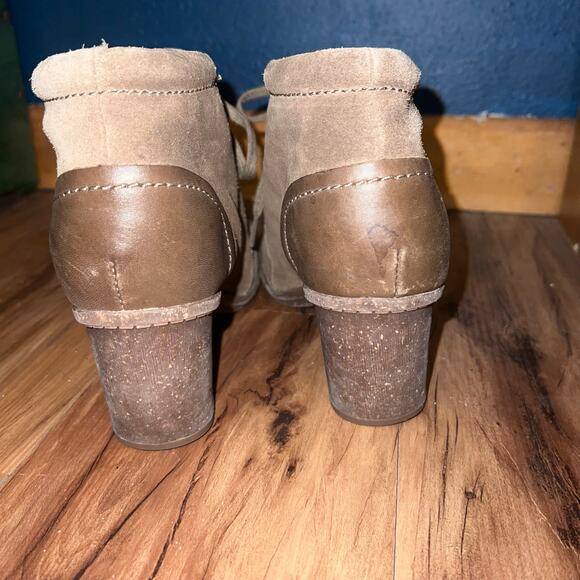 Olive Brown Clarks Sashlin Sue Suede Oxford Heeled Ankle Booties Size 10 - Picture 5 of 11
